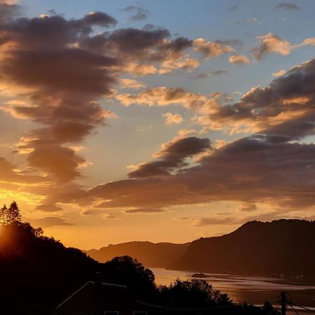 Hotel Nydelig Beliggenhet, Fjord Utsikt - Elegant Rom Bergen Zewnętrze zdjęcie